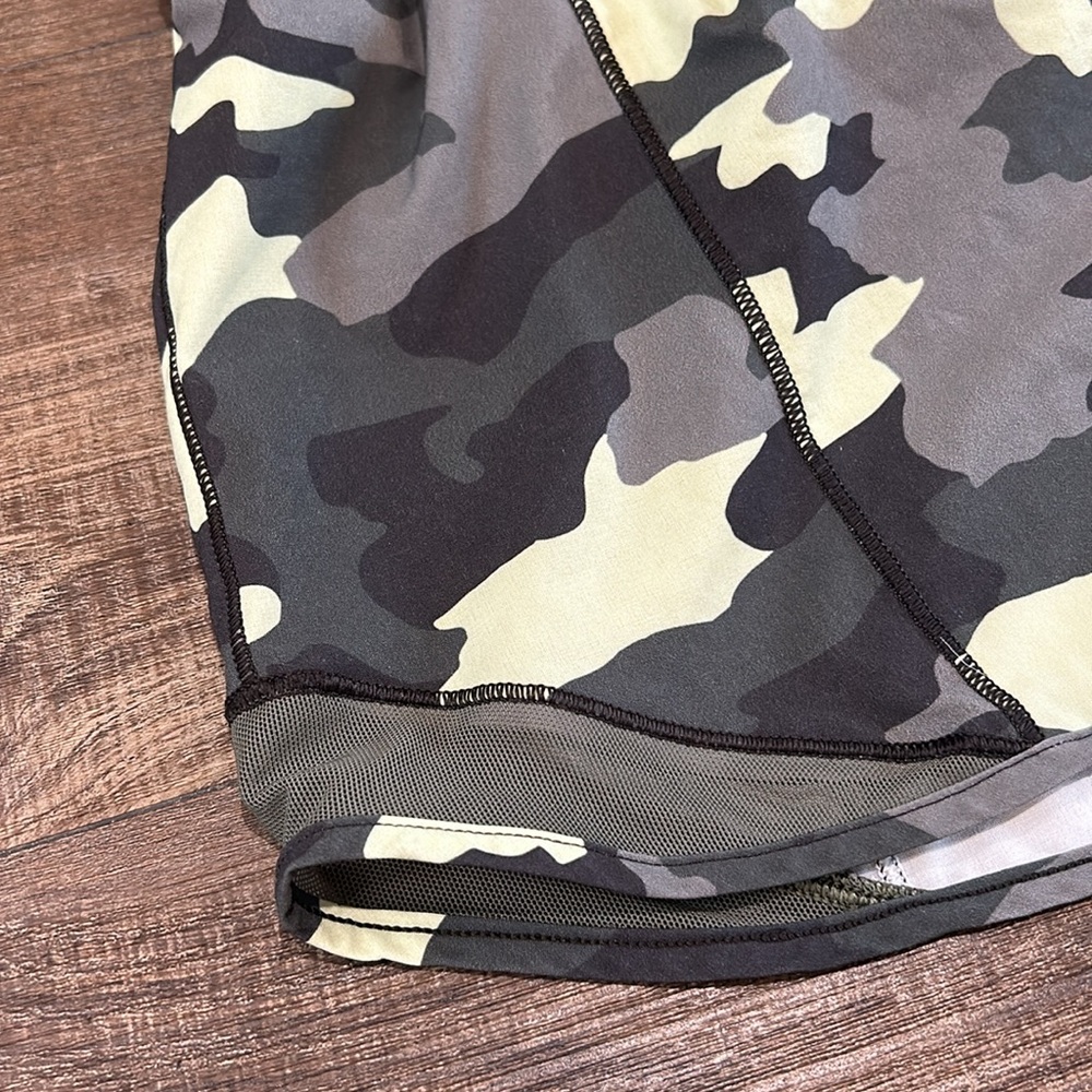 Lululemon Camo Hotty Hot Short 4-inch - Picture 3 of 12